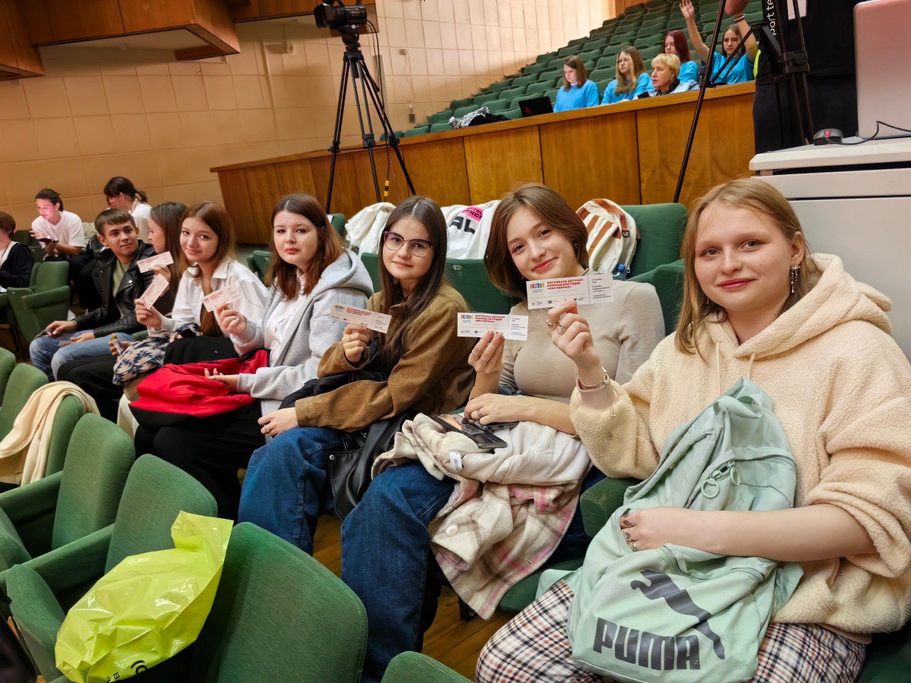 Команда с пионером квн. Фестивали квн 2024. Фестивали квн 2024. Фестивали квн 2024. Фестиваль школьных команд квн.